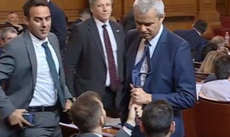 Костадинов и Митев отнесоха порицание заради вчерашния бой в парламента