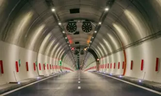 Калоян Методиев: Такова помпозно откриване на тунел е странно. Като че ли са построили Суецкия канал...