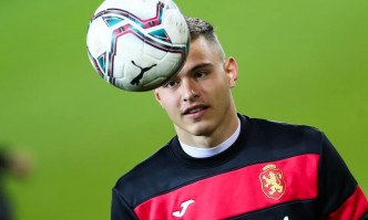 Младият страж определи като доста тежък мач официалния си дебют