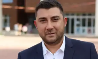 Христос Воскресе Пожелавам спокойствие смирение и чистота във всяко действие Нека