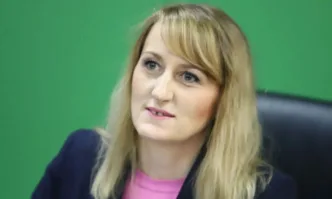 Министър Карамфилова: Решението на Сандов за спирането на Струма може да се окаже незаконно