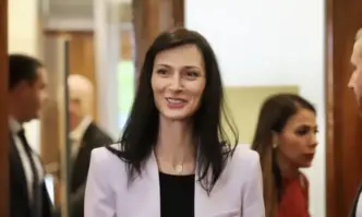 Часове преди Мария Габриел да върне папката на президента Румен