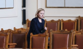 Правосъдната министърка Надежда Йорданова се оправда със ситуацията в Украйна