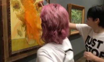 Природозащитници хвърлиха супа върху картината Слънчогледи на Ван Гог (ВИДЕО)