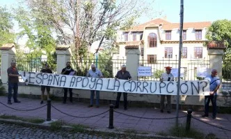 Протестиращи недоволни от испанското следствие, искат разкрития за къщата в Барселона