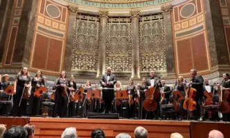 Дачков: Над десет минути немската публика във Висбаден аплодира Софийската филхармония и Найден Тодоров (ВИДЕО)