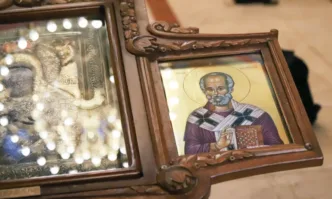 Църквата почита Св Николай Мирликийски Чудотворец Никулден е и празникът