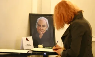 Близки приятели колеги и много обществени личности се сбогуват с