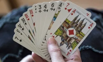 Глоби за 11 бургазлии, нарушили грубо забраната, за да играят карти