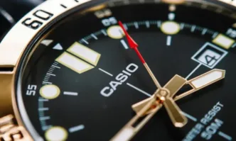 Casiotron TRN50ZE 1A е преосмисляне на първия дигитален часовник на Casio