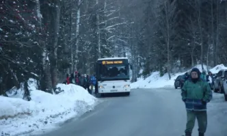 Над 200 туристи са блокирани на една от спирките на