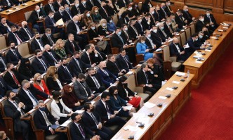 Депутатите да ходят на работа със зелен сертификат или с