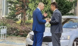 Снимката на Славчев с Пеевски беше показана от Делян Пеевски Аз