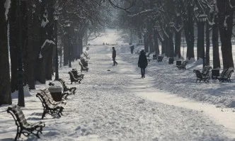 Остават ниски температурите в 19 области на страната