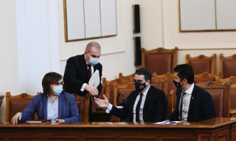 Какво са си казали премиерът Кирил Петков и вицепремиерът Гроздан