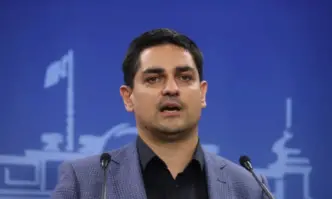 Политическият хамелеон Радостин Василев е решил да съди журналиста и