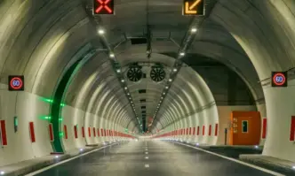 Джигит премина с над 230 км/ч в тунела Железница