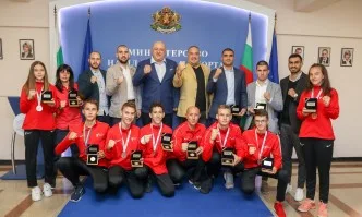 Министър Кралев награди медалистите от Европейски първенства по таекуондо