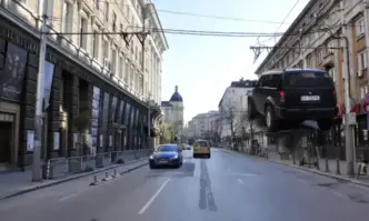 Летящи коли кофи за боклук и спирки на градския транспорт