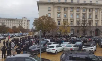Полицаи протестираха в защита на ръководството на МВР (СНИМКИ)