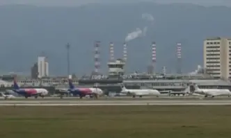 Супер скандал с Wizz Air: Самолет за София кацна във Варна и заряза пътниците (ВИДЕО)