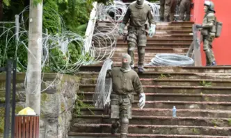 Войниците от мироопазващите сили на НАТО в Косово поставиха метални