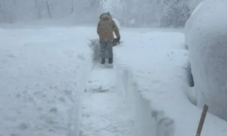 Мощна снежна буря връхлетя североизточните щати на САЩ – от Мериленд до Мейн. Отмени са много полети