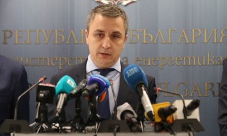 Николов: Проверява се дали има спиране на доставките на газ за България