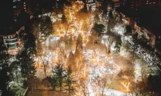 Първото коледно градче на Благоевград се превърна в празничната визитка