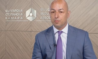 По думите му това увеличение ще затвори определени сектори и