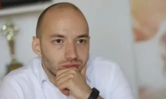 Според него шансовете за кабинет между ГЕРБ и ПП ДБ не