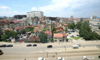 По малък брой купувачи и по дълъг период за вземане на решение