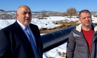 Борисов и Добрев показаха празните тръби за азерски газ (ВИДЕО)