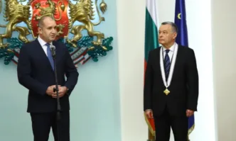 Радев отличи с орден Мадарски конник - първа степен посланика на Украйна в България Виталий Москаленко