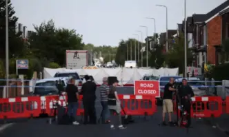 Британската полиция заяви днес че е повдигнала обвинение на 17 годишен