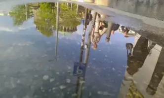 Проливен дъжд наводни улици в Асеновград съобщава Нова тв На видеа