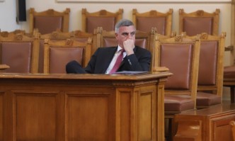 Мартин Табаков с 10 въпроса към военния министър Янев