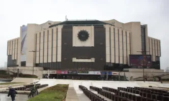 Без промяна: 14-годишното момче от НДК остава в тежко състояние