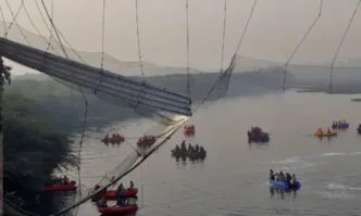 Повече от 130 души са загинали при рухването на висящ