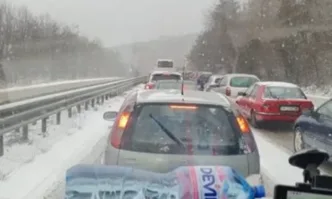 Заради катастрофа опашка от автомобили в посока София преди Черния кос