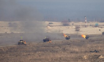 Конфликтът Украйна – Русия: Москва продължава военните учения, а ЕС обяви, че не може вечно да протяга маслинена клонка