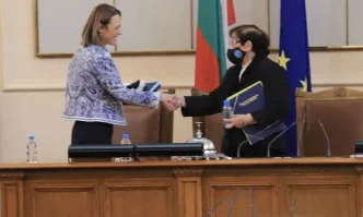 БСП, ДПС, ДБ и Мутрите избраха Ива Митева от ИТН за шеф на парламента