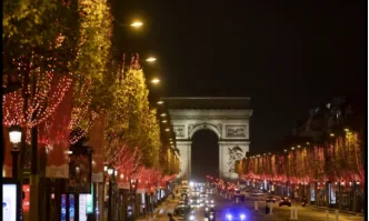 Париж - разкошно украсен за Коледа