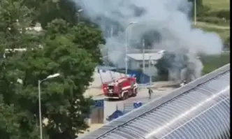 Пожар до метростанция в Ломско шосе (ВИДЕО)
