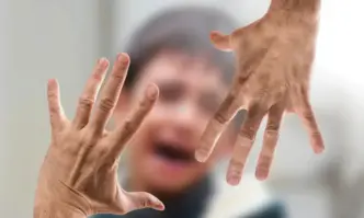 45 годишен мъж е задържан за побой над 8 годишния си син