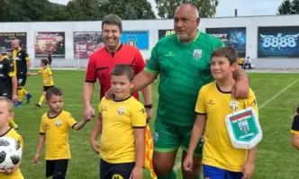 Бойко Борисов и футболни звезди в подкрепа на детско-юношеския футбол в Костенец (СНИМКИ)