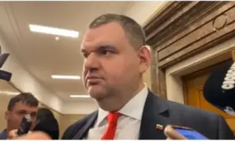 Има тъмна институция пълна с кеш която иска да си