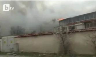 Пожар гори в промишлена зона Север в Пловдив