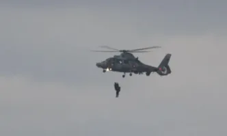 Четвърти ден удареният от дронове танкер Кайрос остава блокиран в