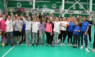 Министър Кралев присъства на 14-я ученически турнир по бадминтон Златно перце